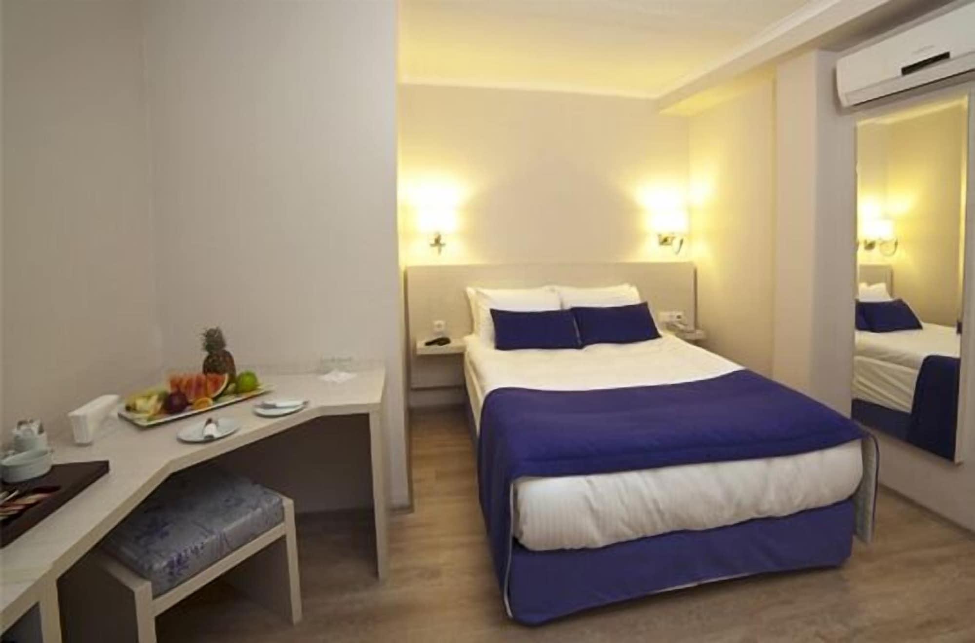Walk In Hotel Izmir Bagian luar foto