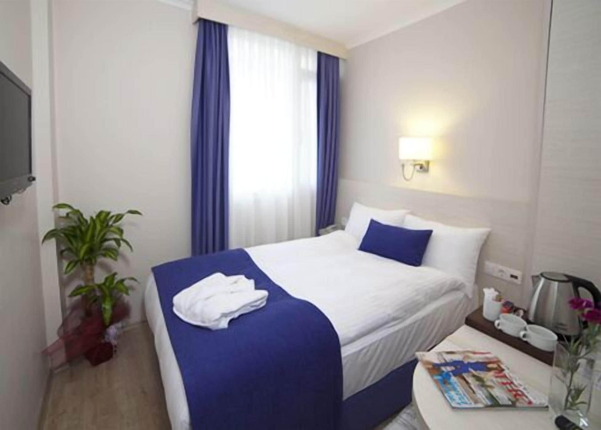 Walk In Hotel Izmir Bagian luar foto