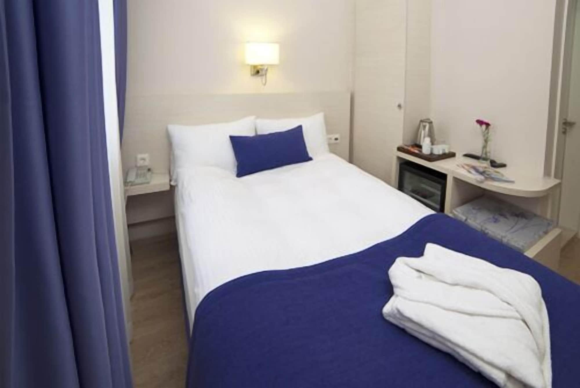 Walk In Hotel Izmir Bagian luar foto