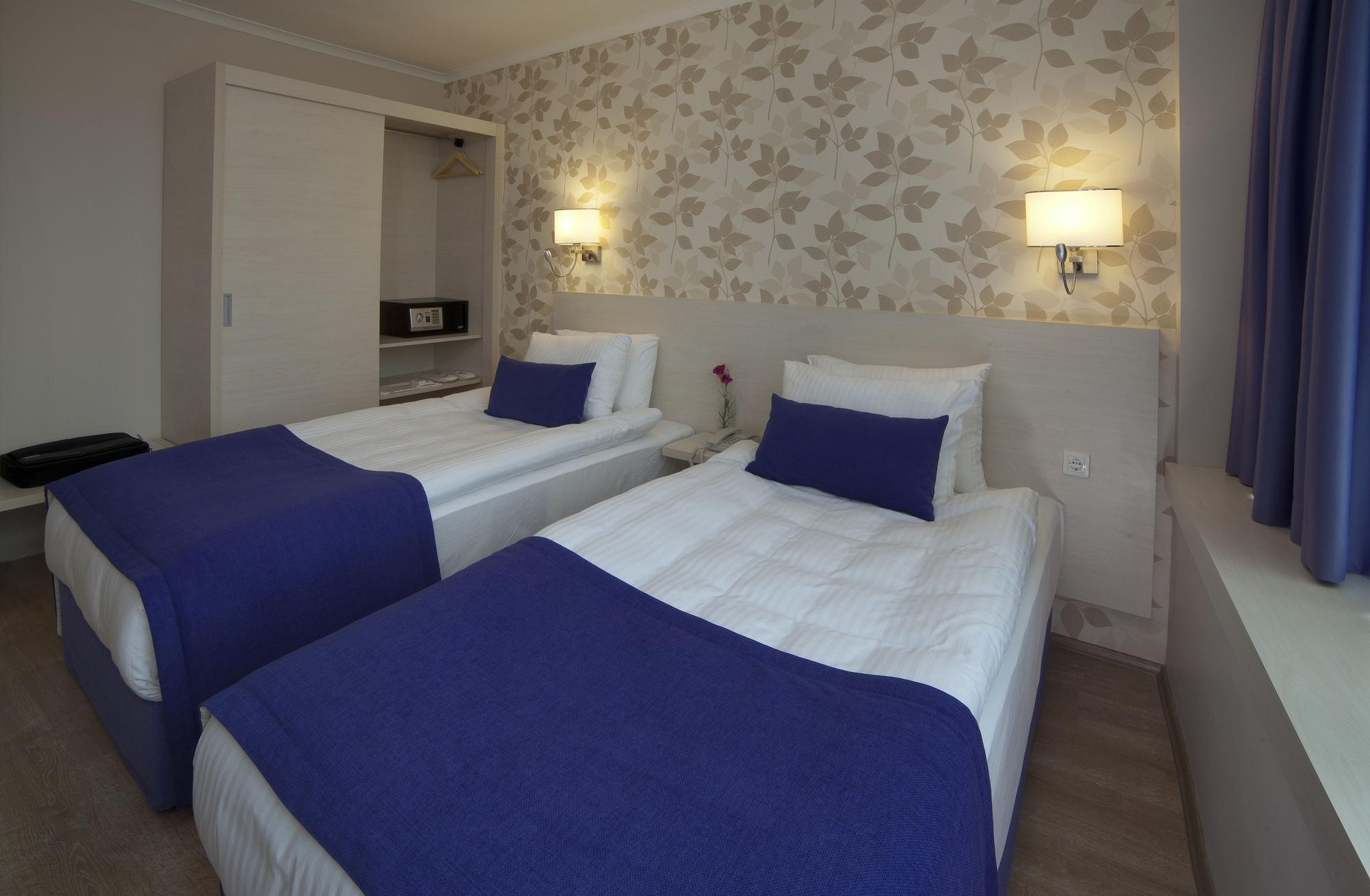 Walk In Hotel Izmir Bagian luar foto