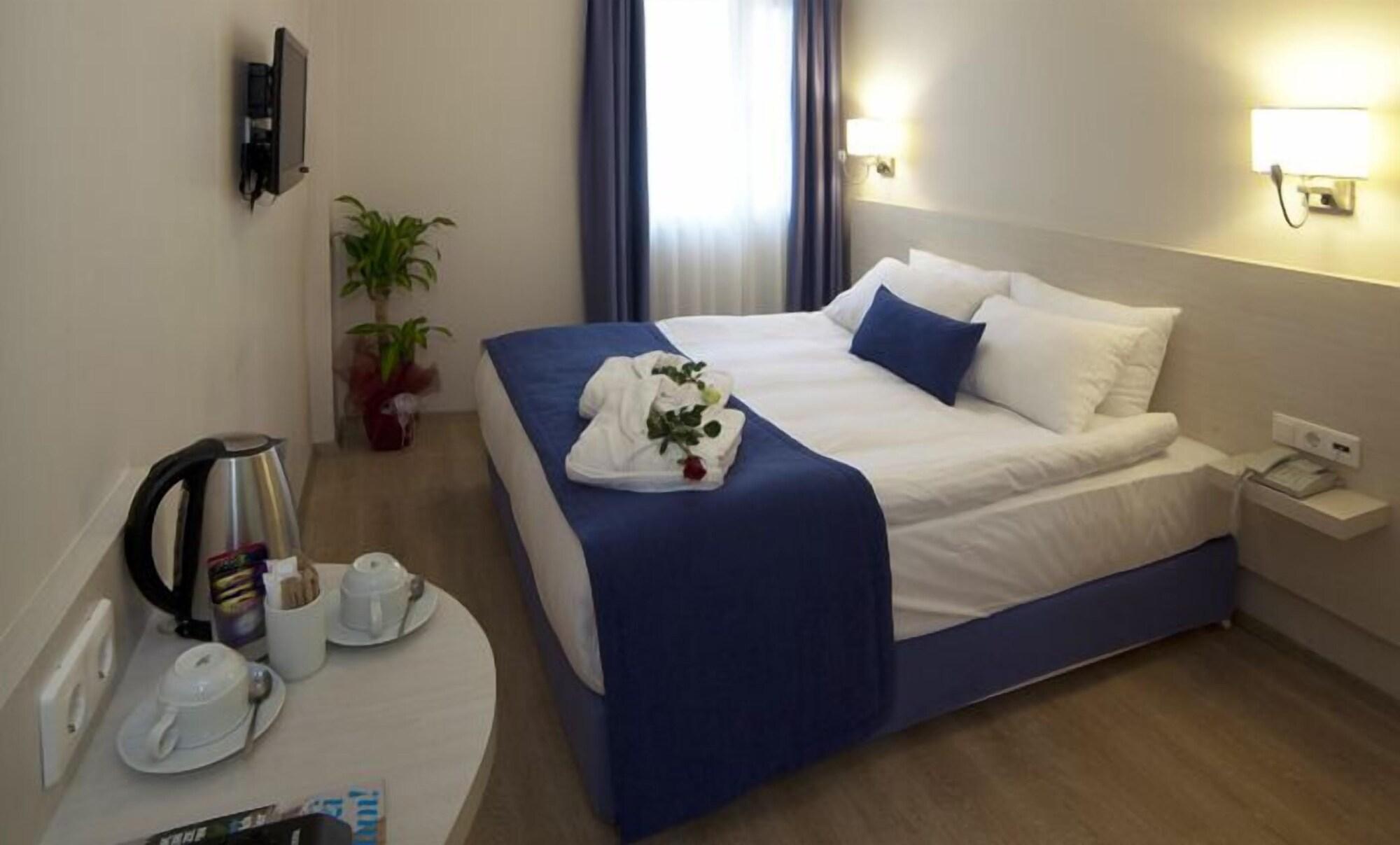 Walk In Hotel Izmir Bagian luar foto