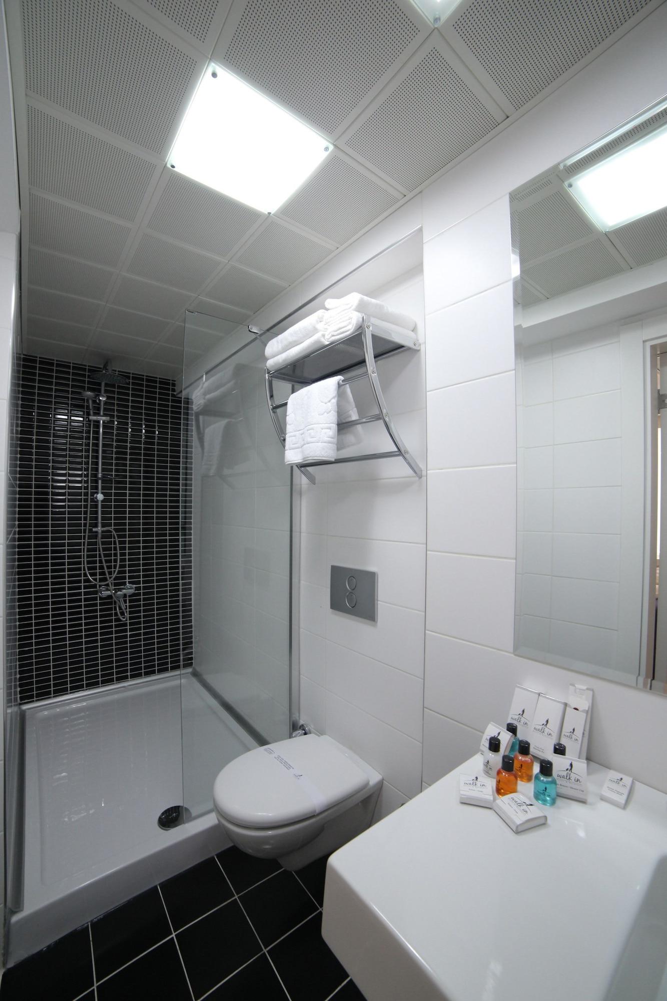 Walk In Hotel Izmir Bagian luar foto