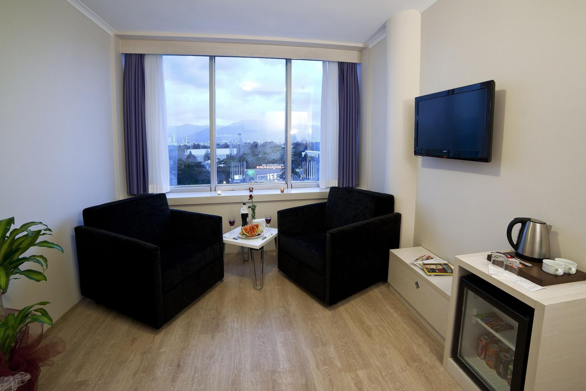 Walk In Hotel Izmir Bagian luar foto