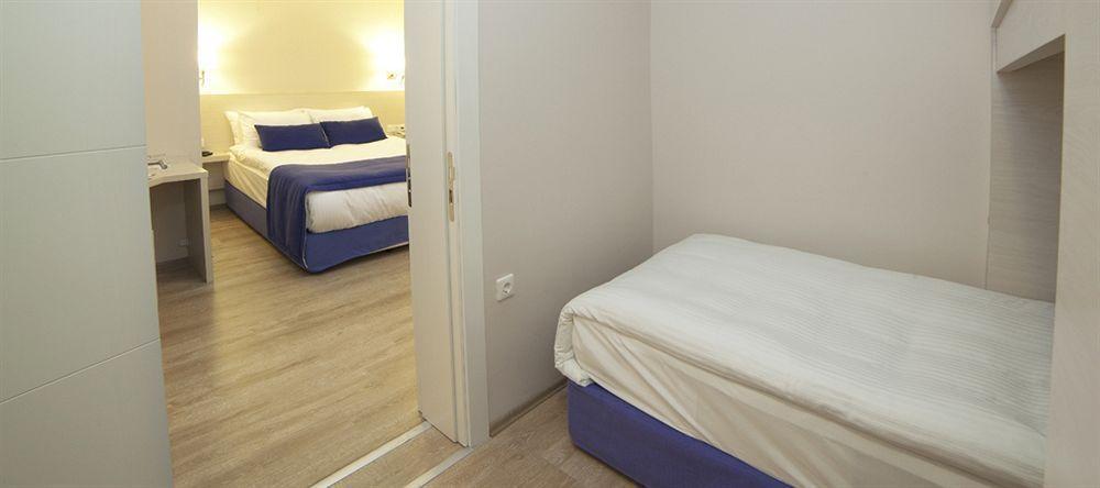 Walk In Hotel Izmir Bagian luar foto
