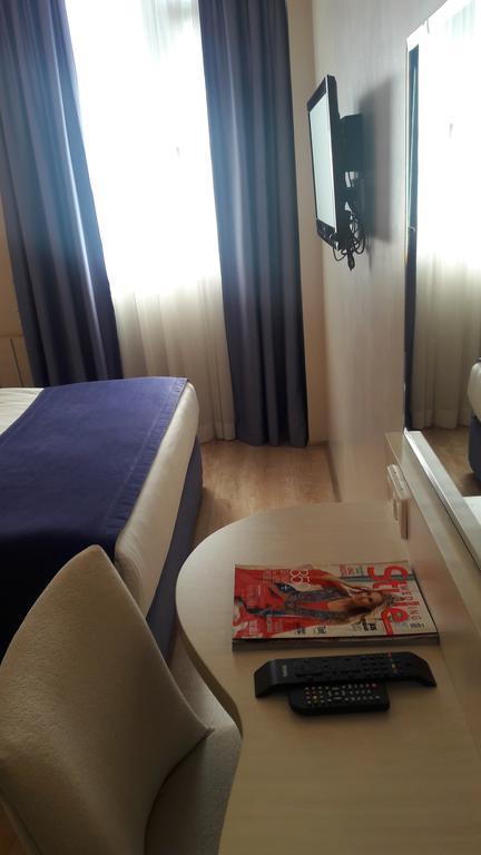 Walk In Hotel Izmir Bagian luar foto