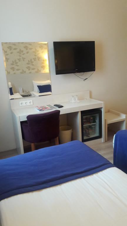 Walk In Hotel Izmir Bagian luar foto