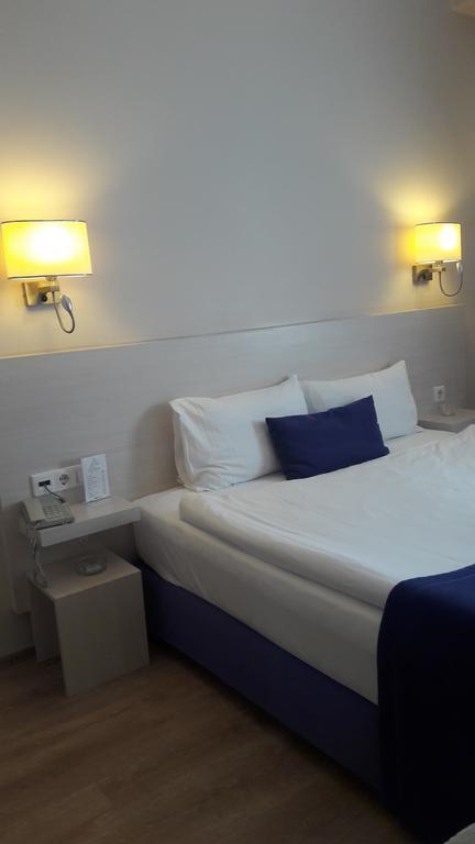 Walk In Hotel Izmir Bagian luar foto