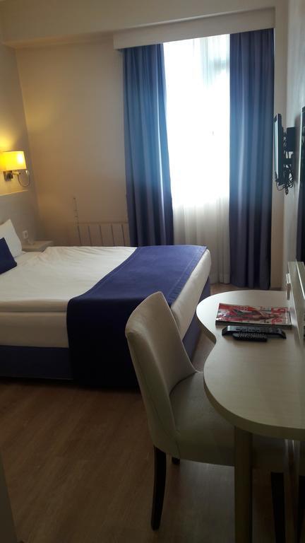 Walk In Hotel Izmir Bagian luar foto