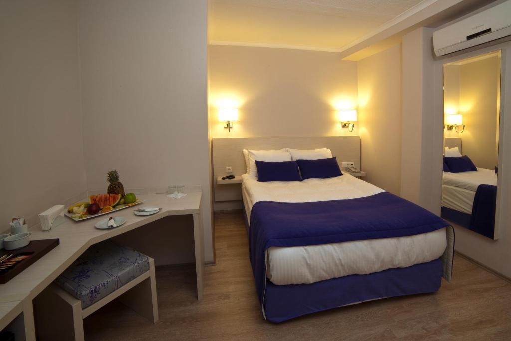 Walk In Hotel Izmir Bagian luar foto