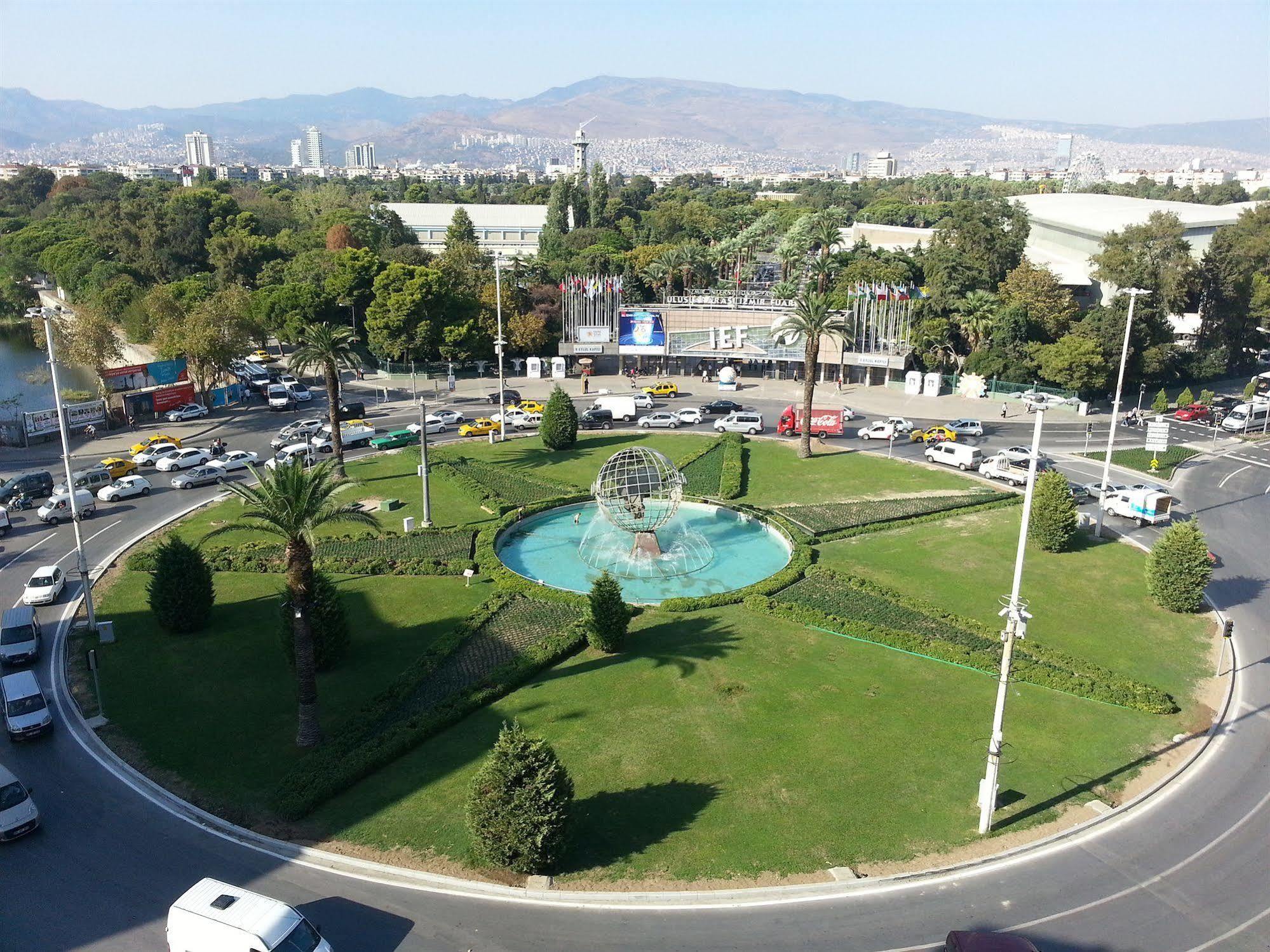 Walk In Hotel Izmir Bagian luar foto