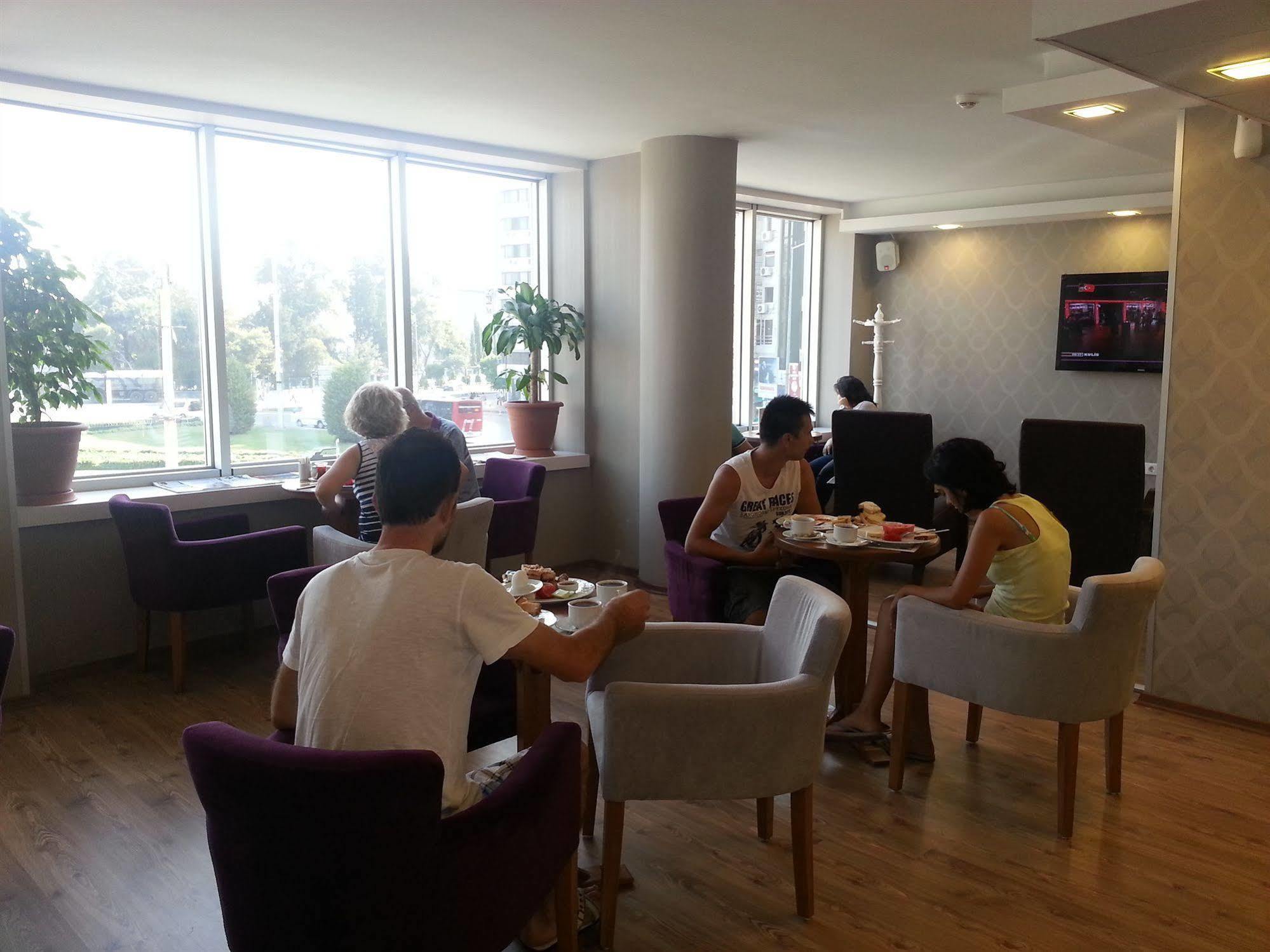 Walk In Hotel Izmir Bagian luar foto