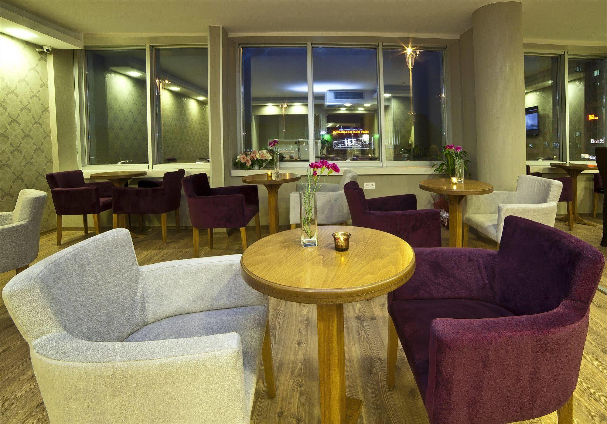 Walk In Hotel Izmir Bagian luar foto