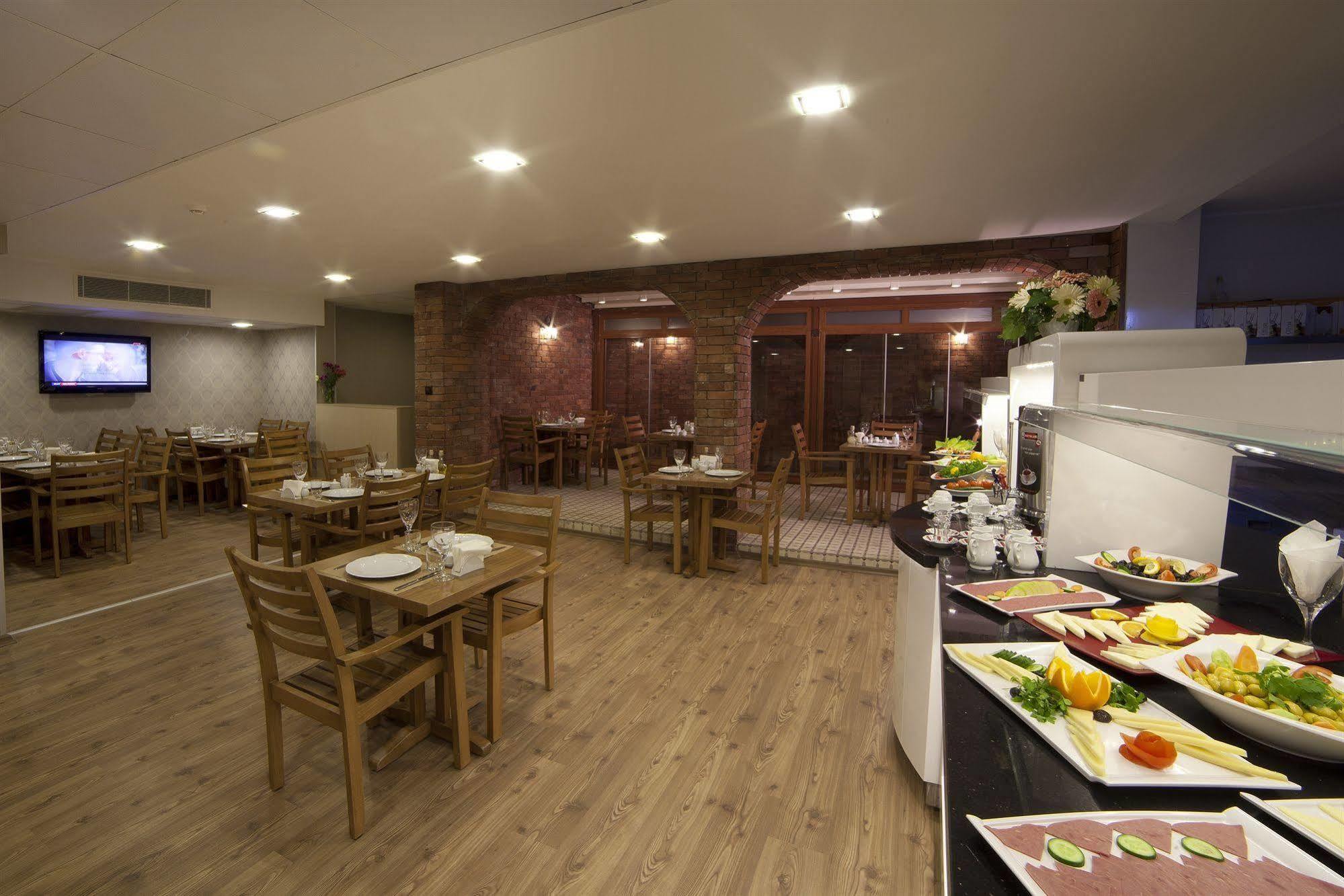 Walk In Hotel Izmir Bagian luar foto