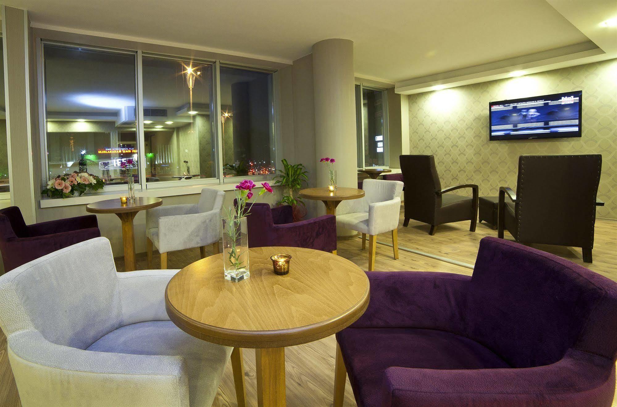 Walk In Hotel Izmir Bagian luar foto