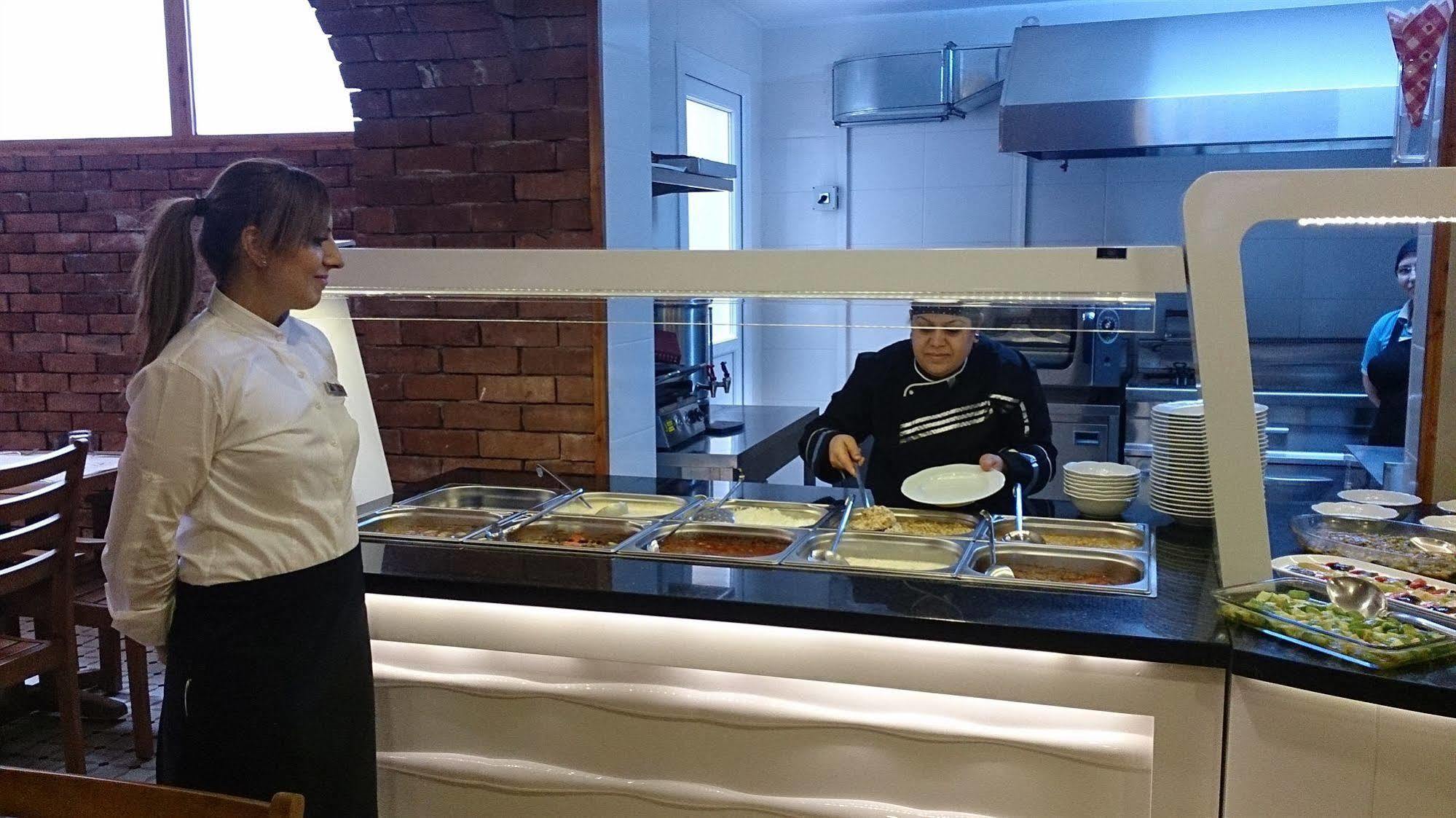 Walk In Hotel Izmir Bagian luar foto